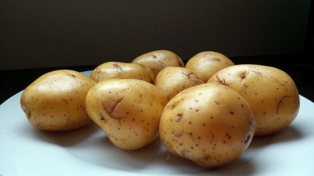 Kartoffeln im Schnellkochtof gelingen, wenn man ein paar Dinge beachtet.